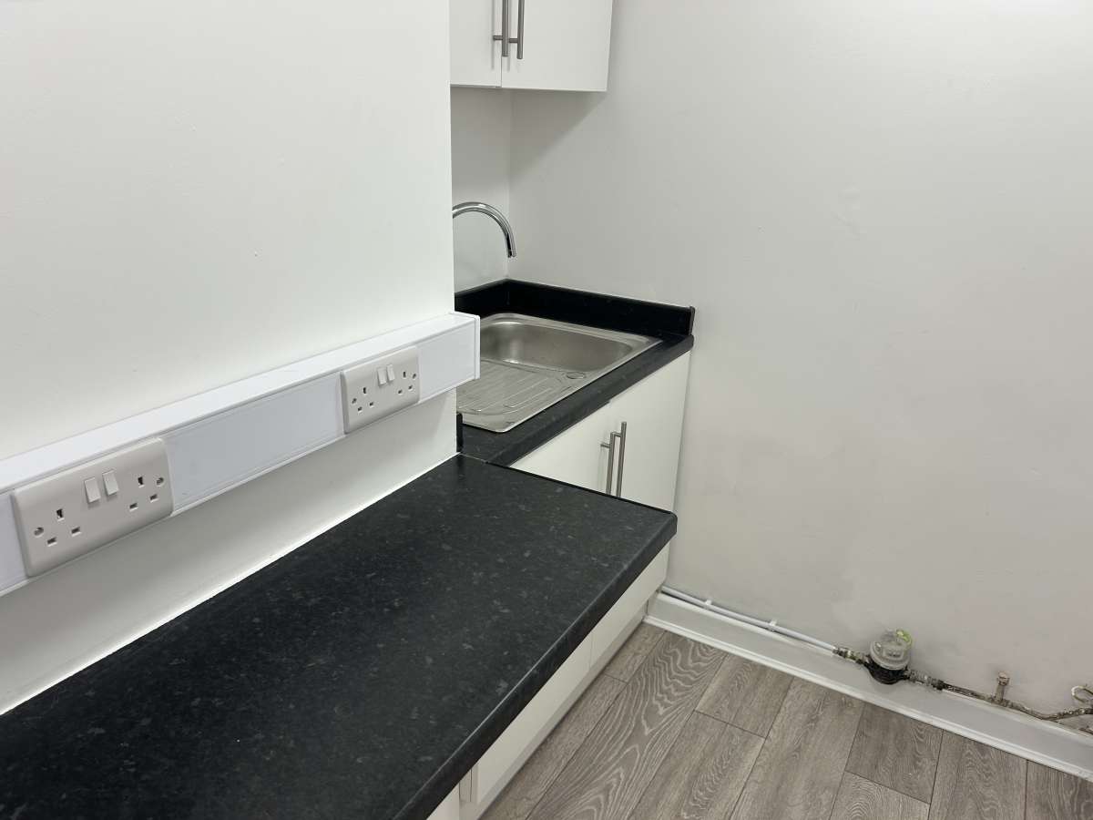 Retail/Shop in Plymouth - photo 3