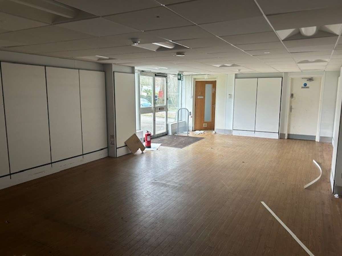 Retail/Shop in Plymouth - photo 4