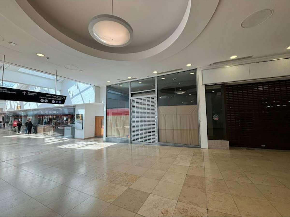 Retail/Shop in Basingstoke - photo 2