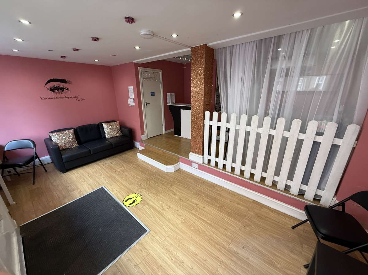 Retail/Shop in Hinckley - photo 4