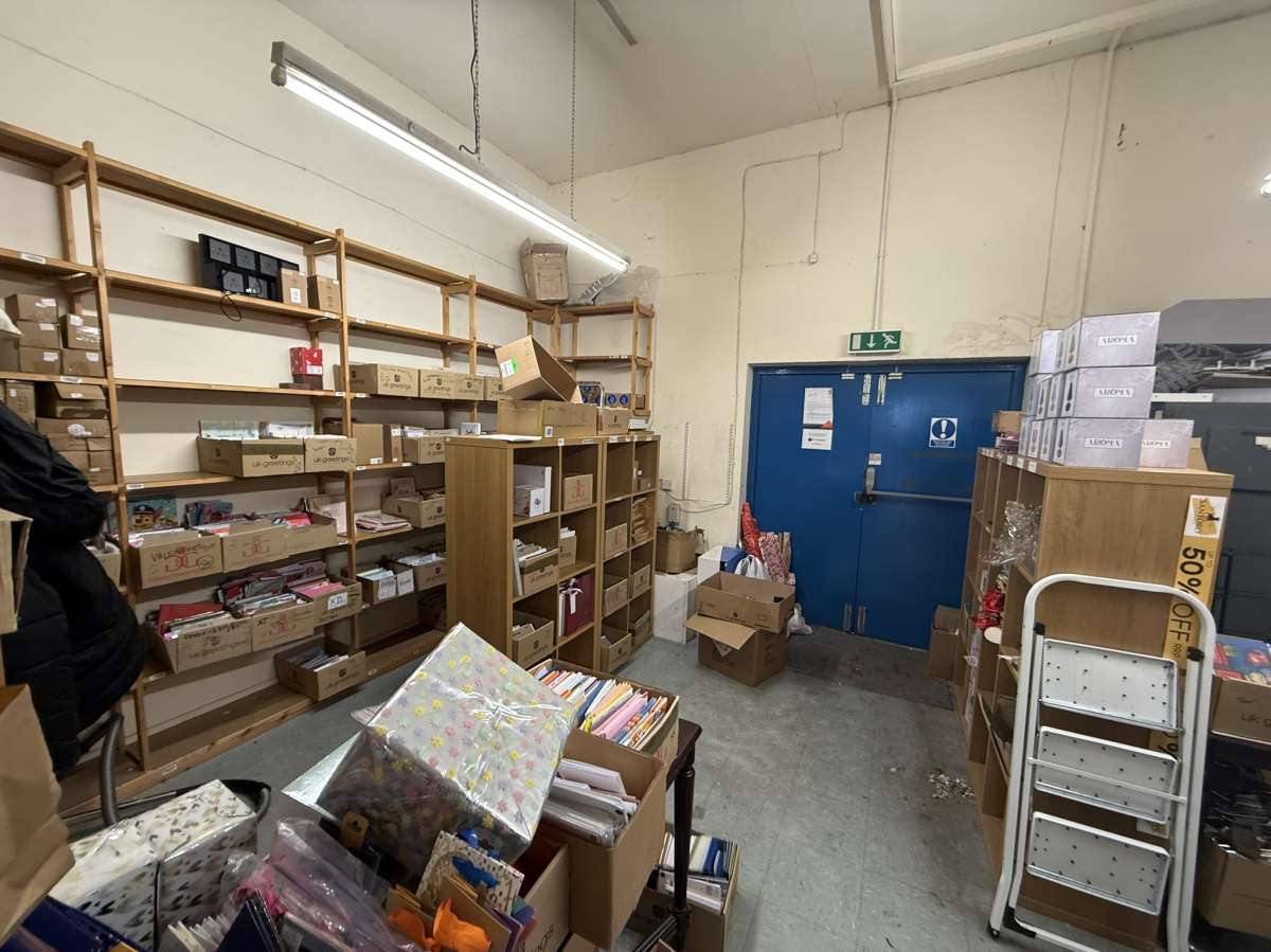 Retail/Shop in Hinckley - photo 4