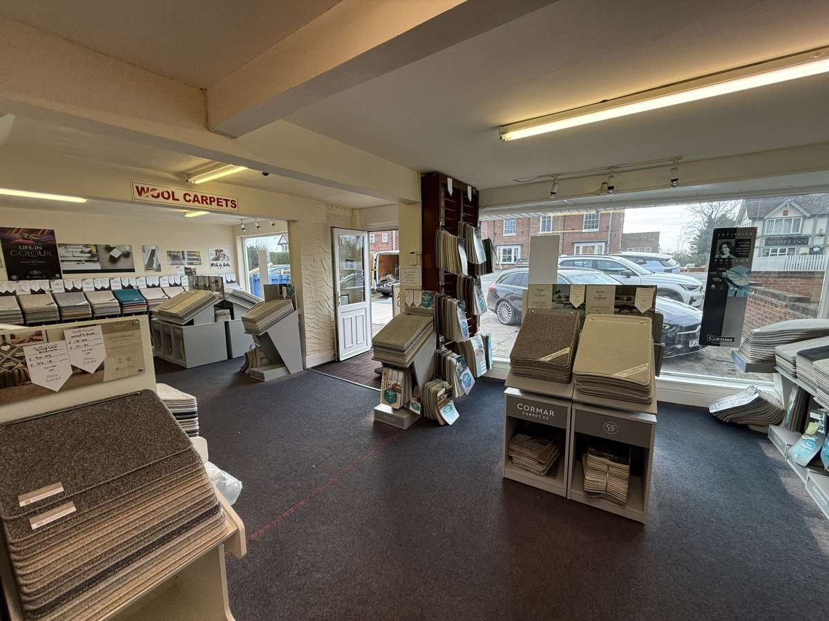 Retail/Shop in Hinckley - photo 2