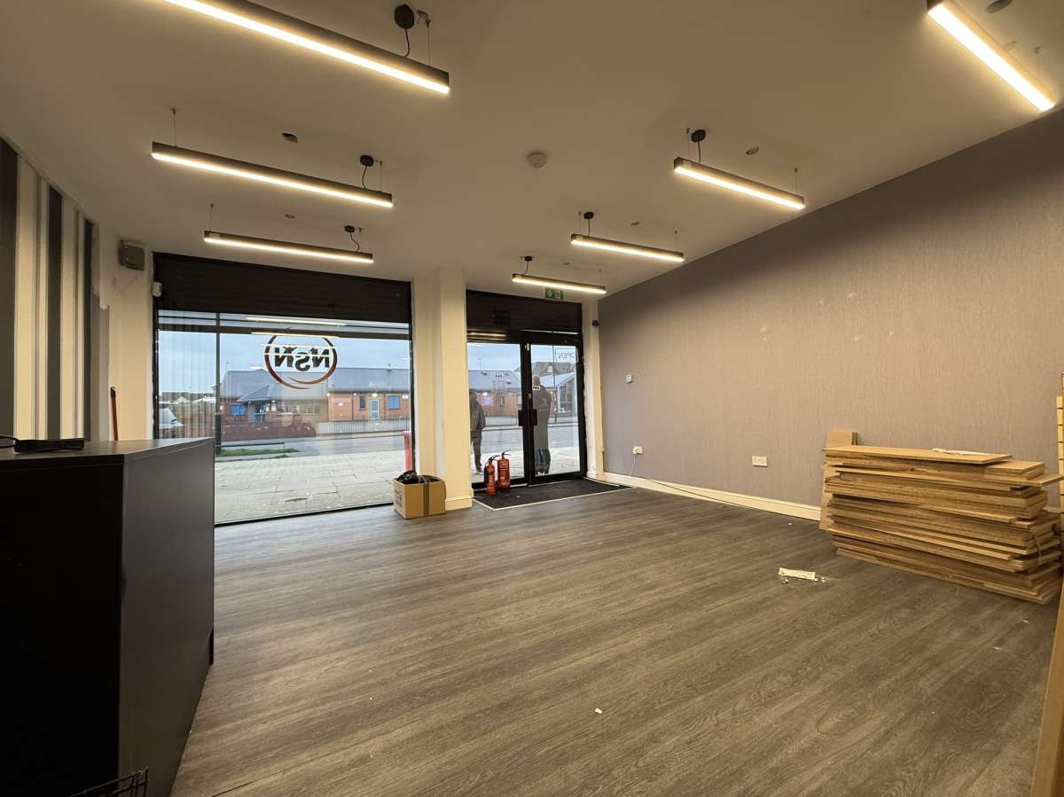 Retail/Shop in Nuneaton - photo 2