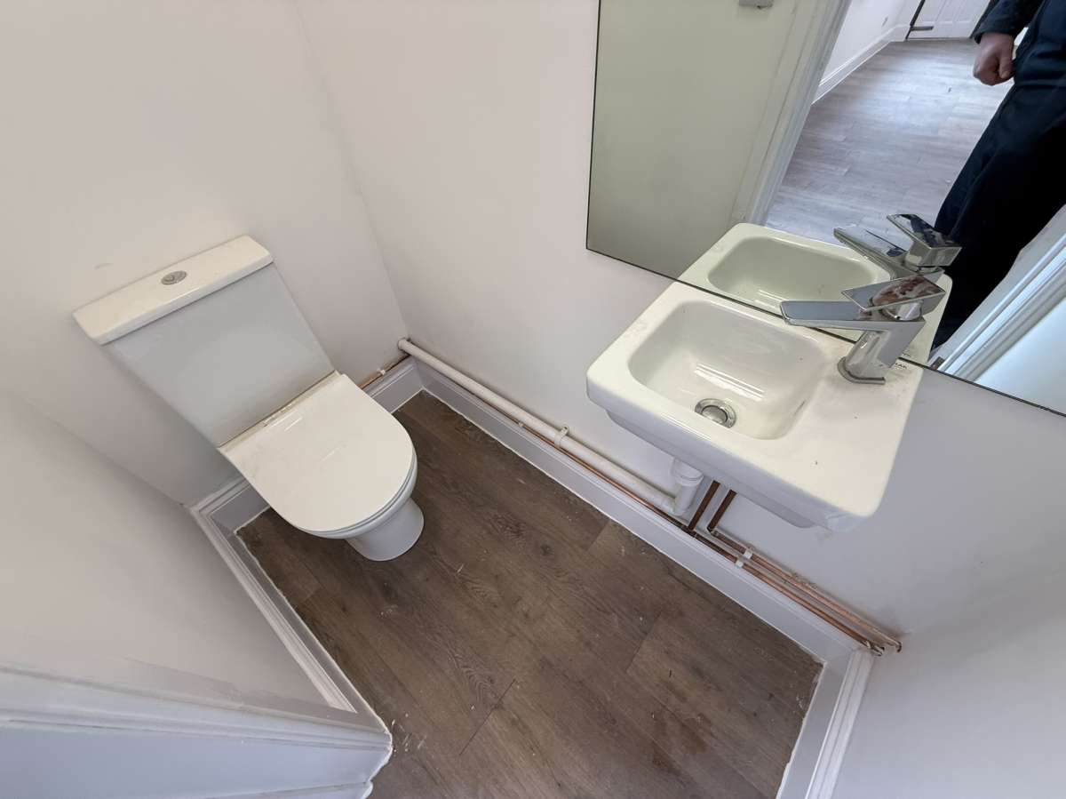 Retail/Shop in Hinckley - photo 4