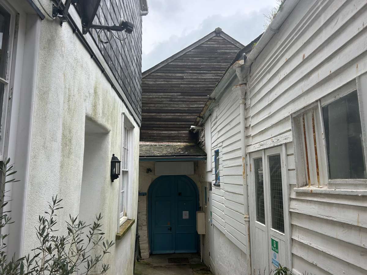 Retail/Shop For Sale, Kingsbridge