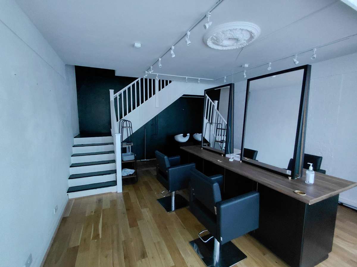 Retail/Shop in Brighton - photo 3