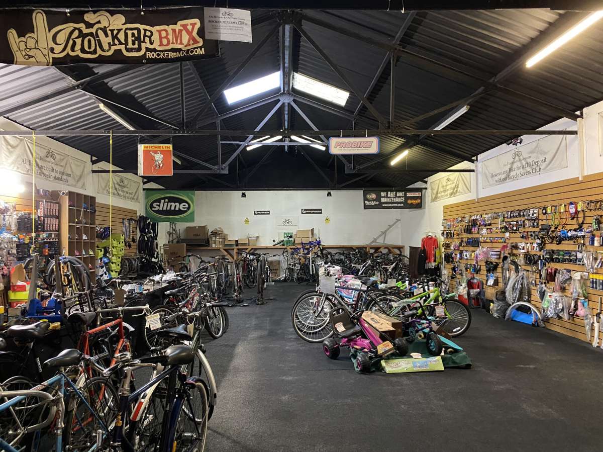 Retail/Shop in Armthorpe - photo 2