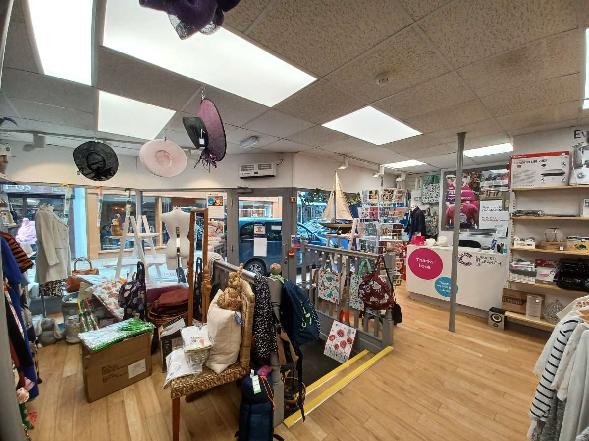 Retail/Shop in East Looe - photo 2