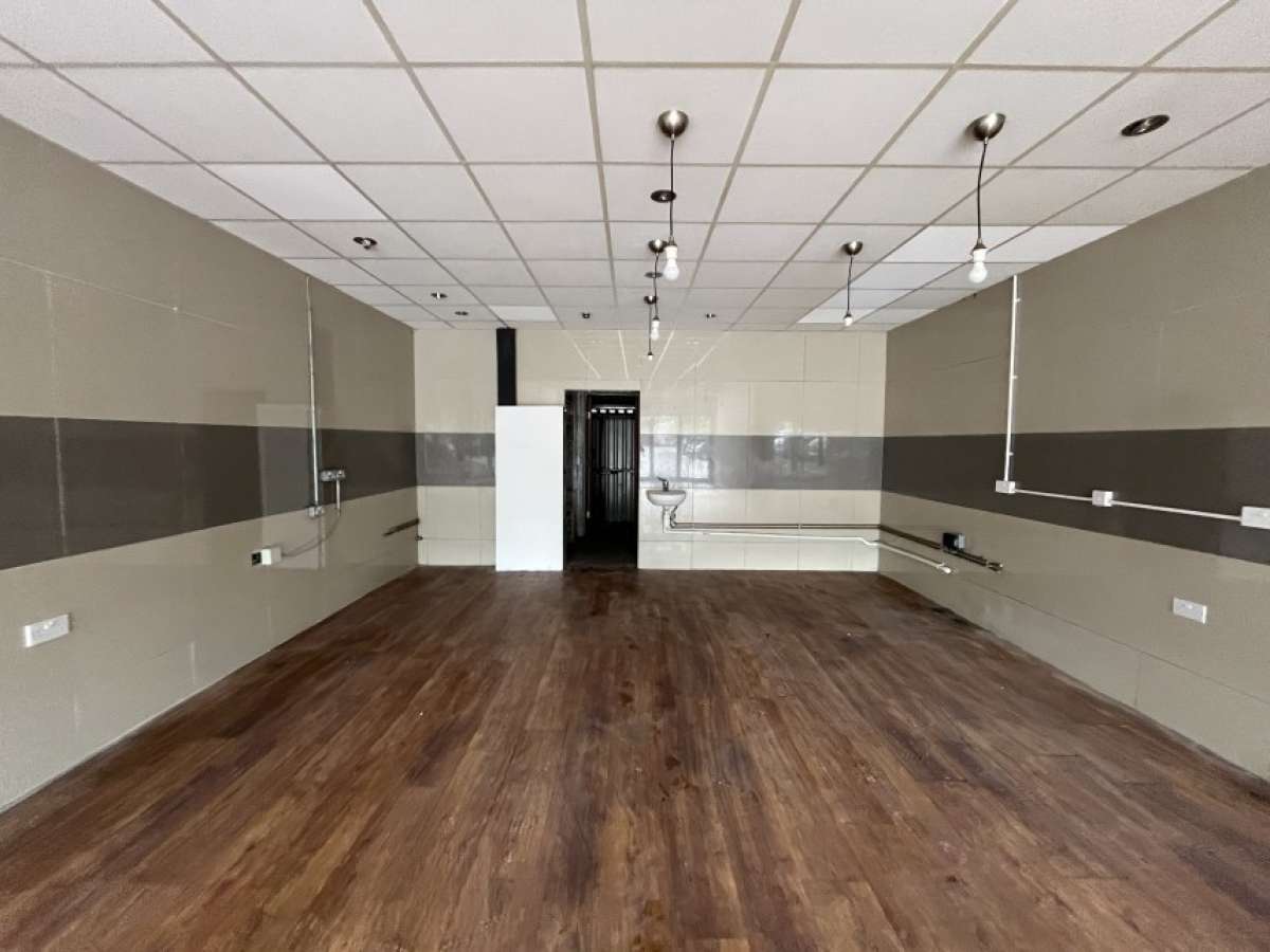 Retail/Shop in Swindon - photo 3