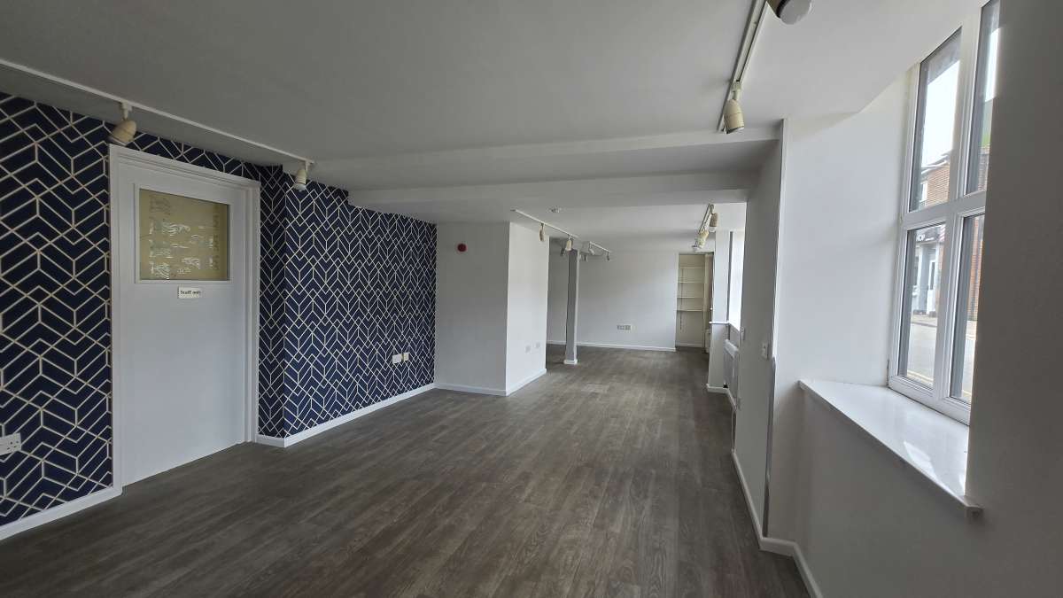 Retail/Shop in Norwich - photo 3