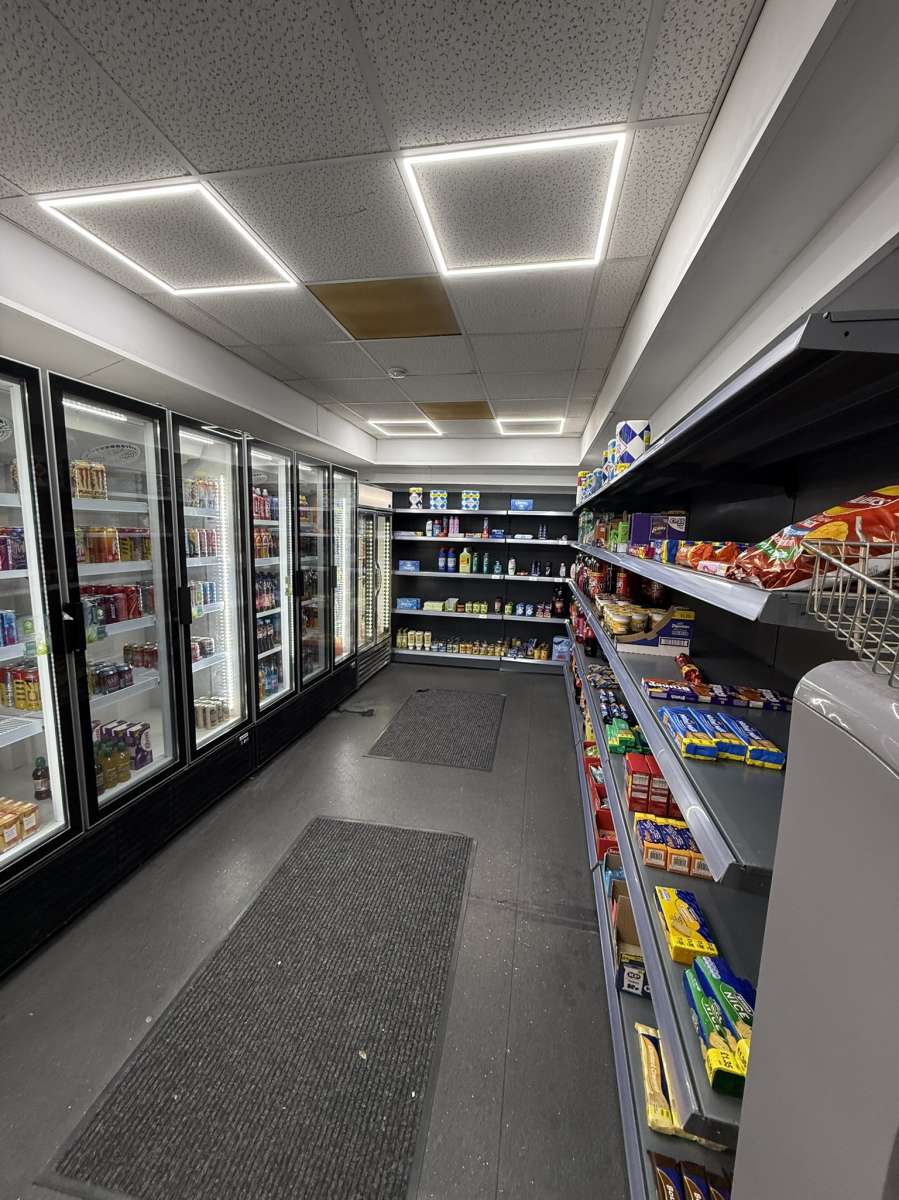 Retail/Shop in Harrogate - photo 3