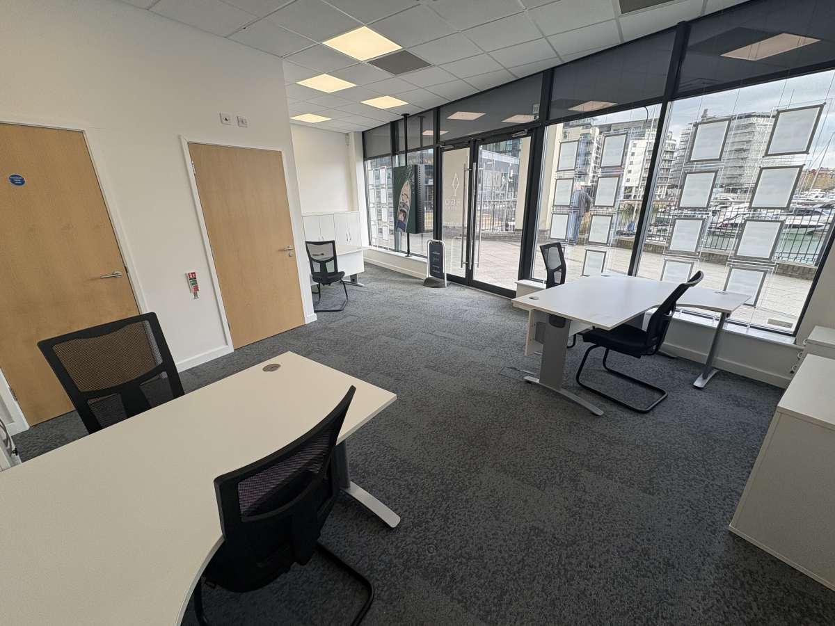 Retail/Shop in Ocean Village - photo 2