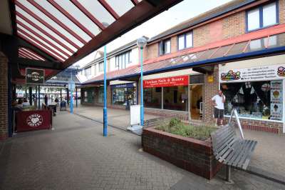 Retail/Shop To Let, Thatcham