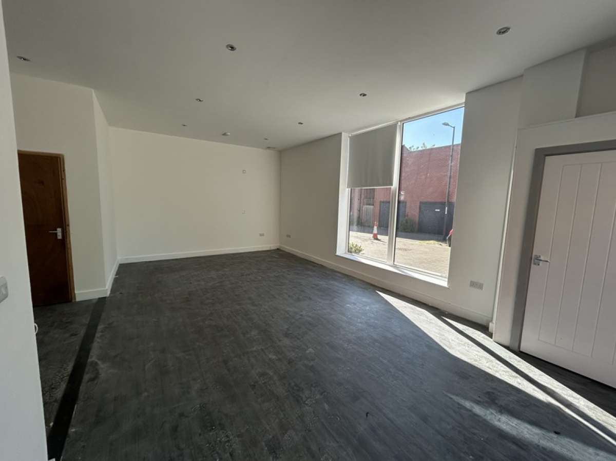 Retail/Shop in Derby - photo 3