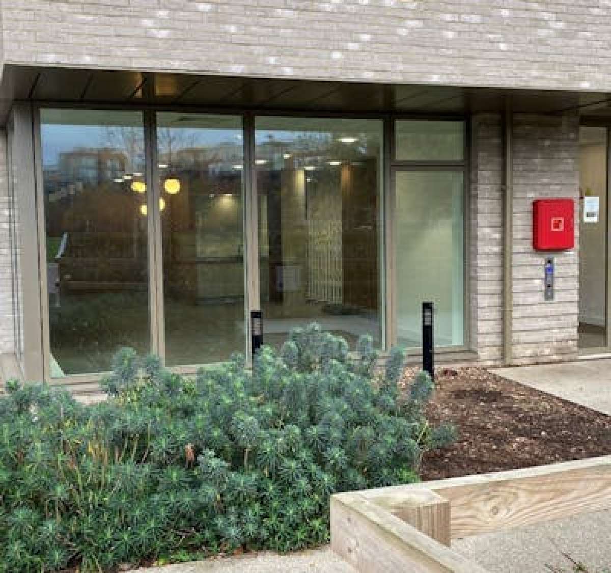 Retail/Shop in Greenwich - photo 2