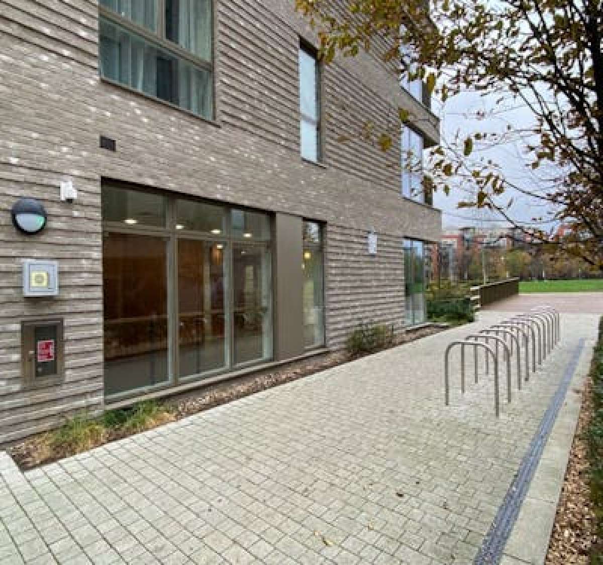 Retail/Shop in Greenwich - photo 3