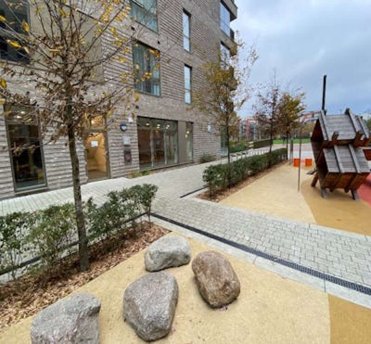 Retail/Shop in Greenwich - photo 4