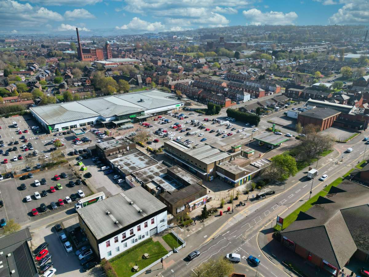 Retail/Shop in Oldham - photo 2