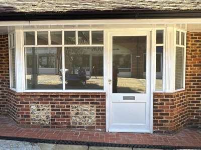 Retail/Shop in Dorking - photo 3