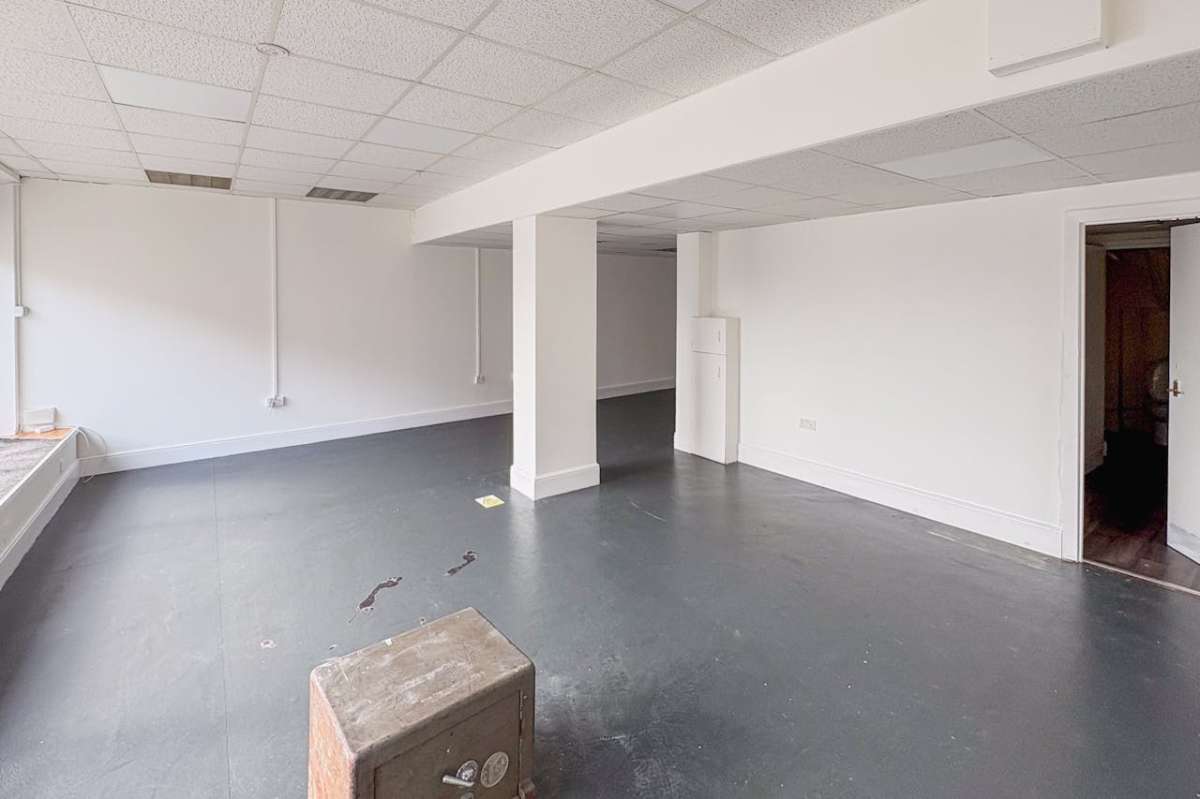 Retail/Shop in Bournemouth - photo 2