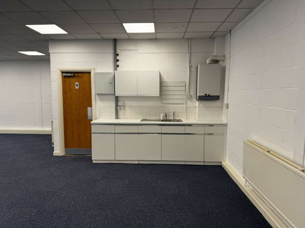 Retail/Shop in Doncaster - photo 2