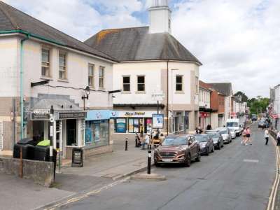 Retail/Shop To Let, Plympton