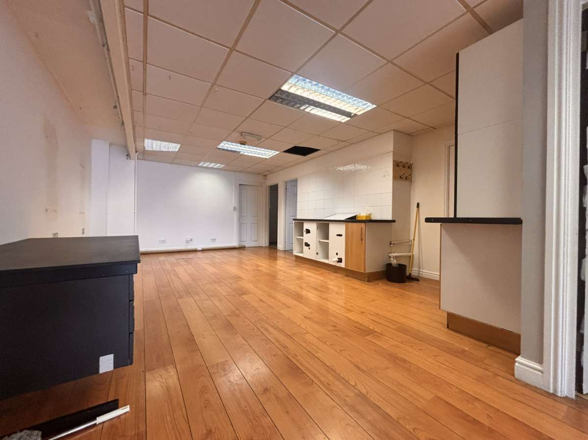 Retail/Shop in Nuneaton - photo 4
