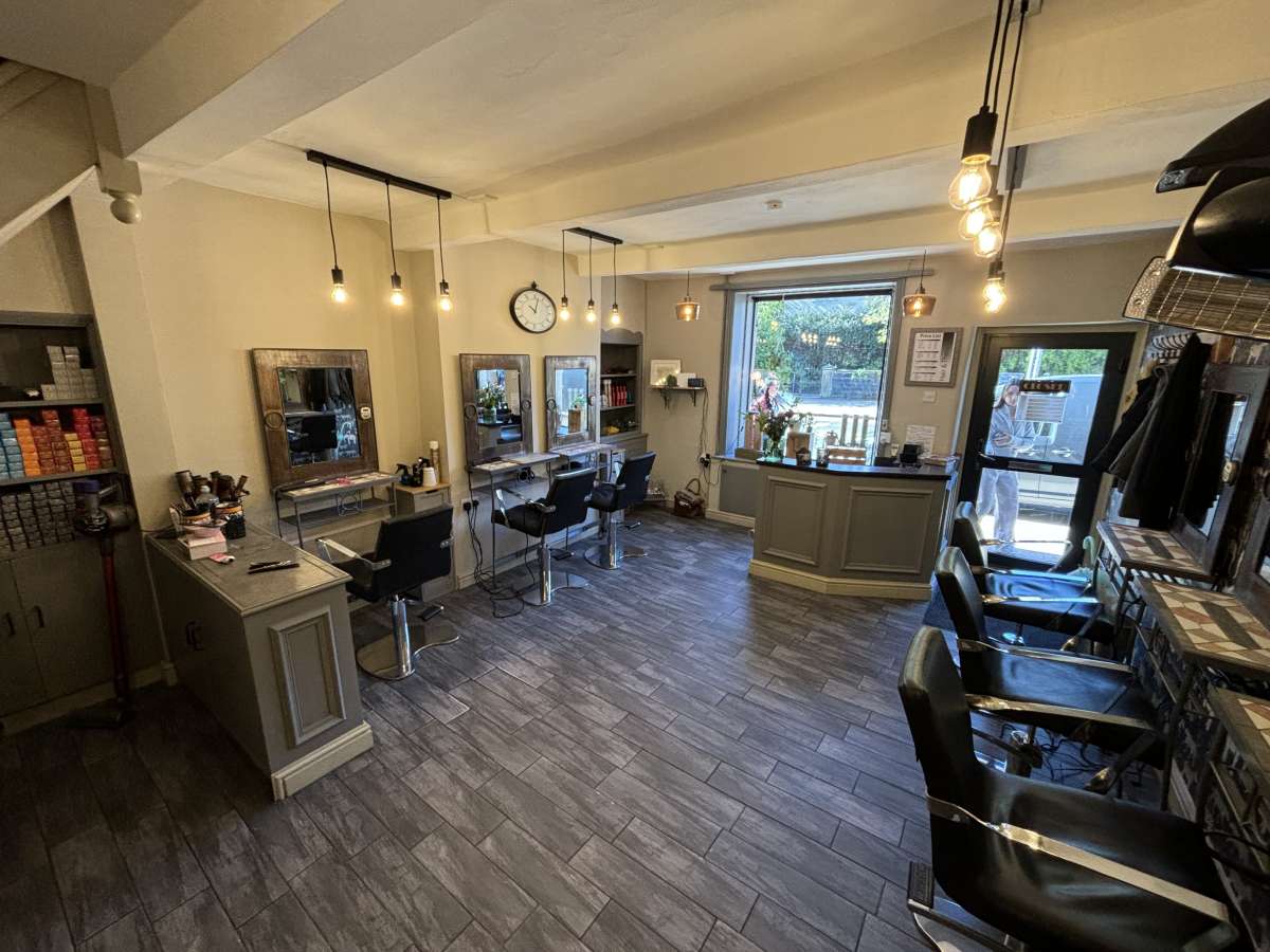 Retail/Shop in Hebden Bridge - photo 2