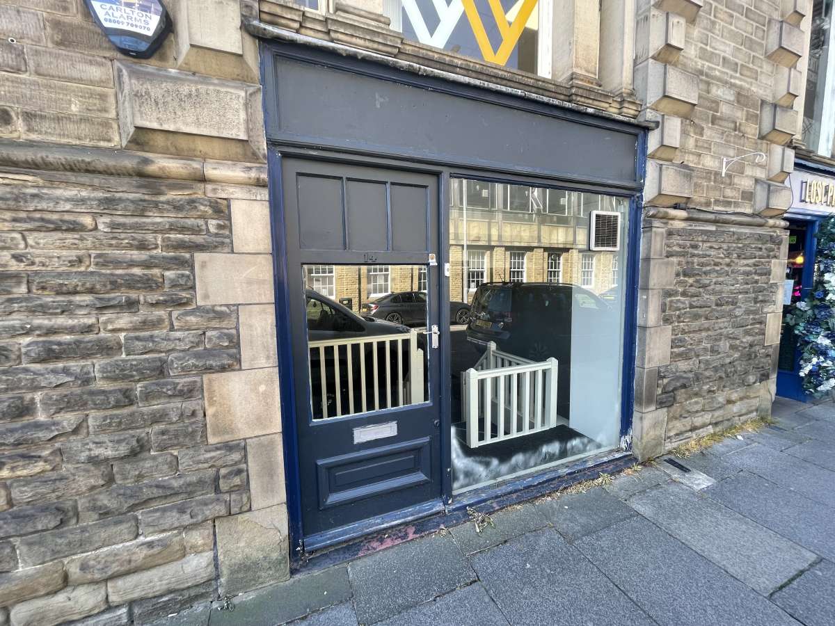 Retail/Shop To Let, Huddersfield