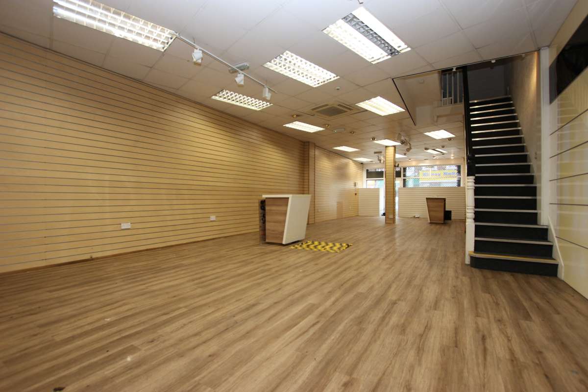 Retail/Shop in Lincoln - photo 4