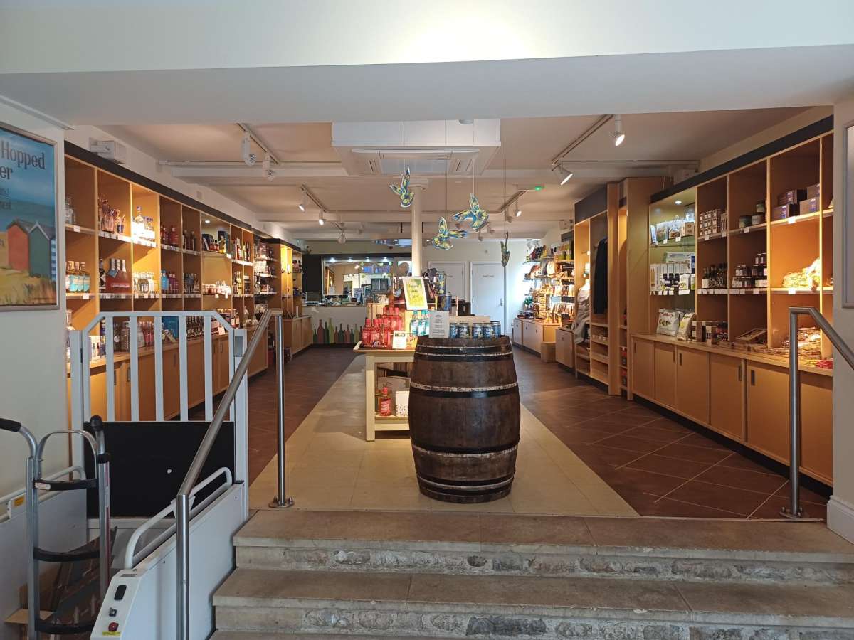 Retail/Shop in Stamford - photo 2