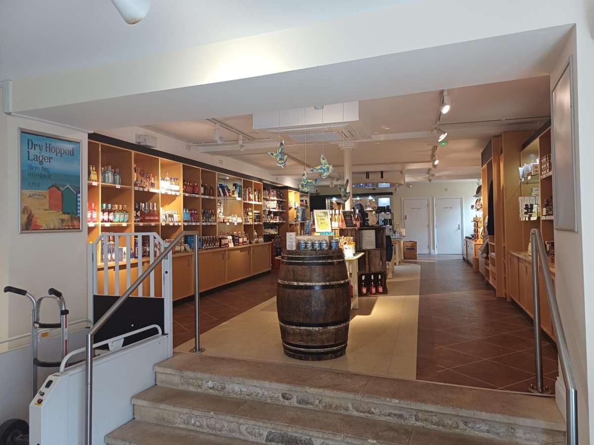Retail/Shop in Stamford - photo 3