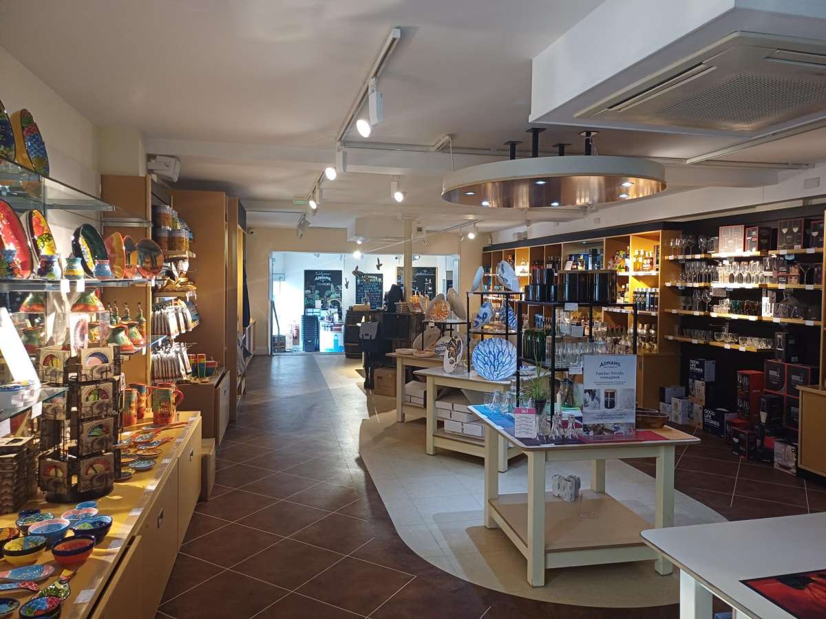Retail/Shop in Stamford - photo 4