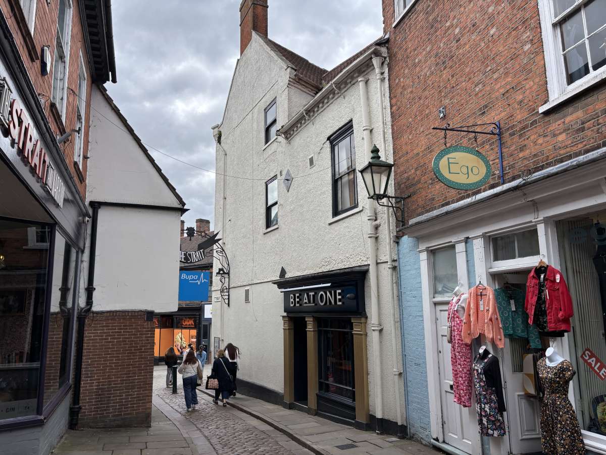 Retail/Shop in Lincoln - photo 3
