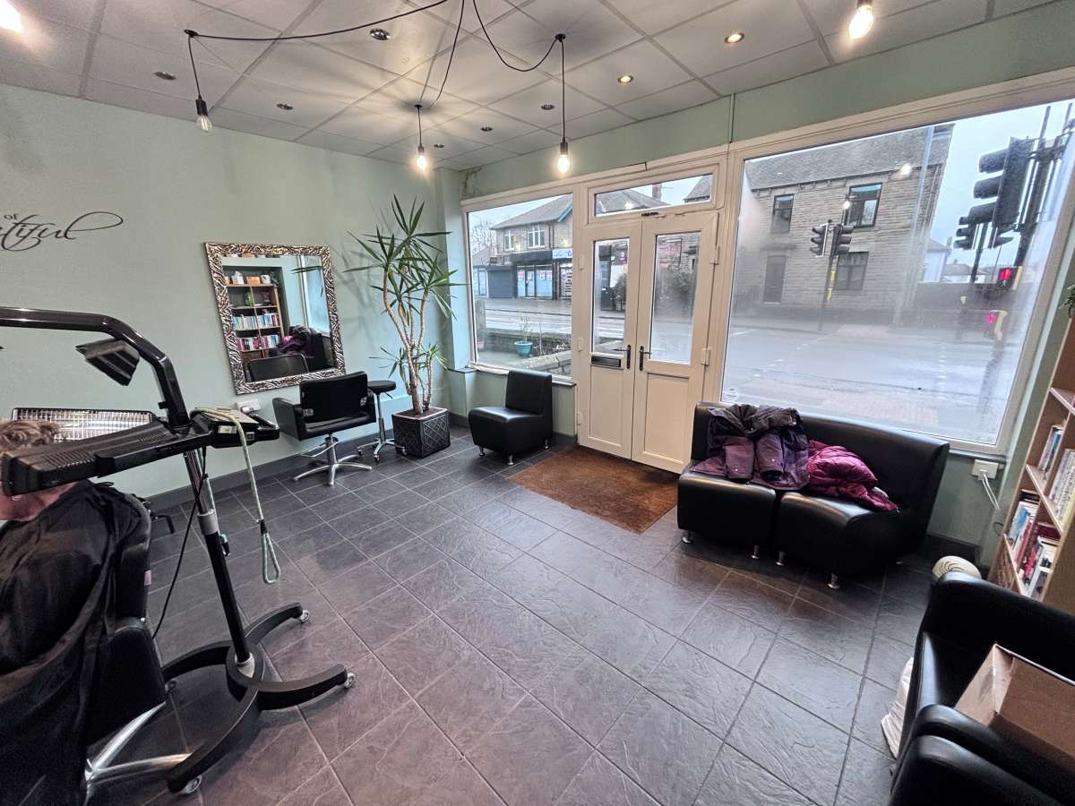 Retail/Shop in Dewsbury - photo 3