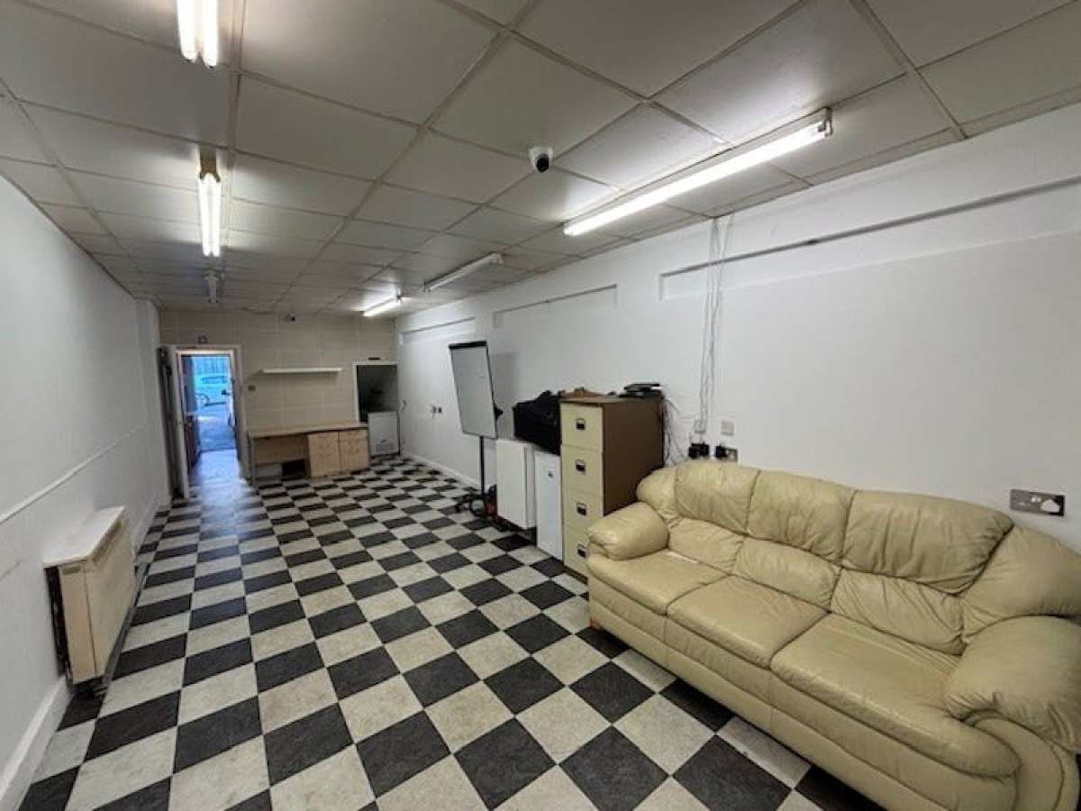 Retail/Shop in Southampton - photo 3