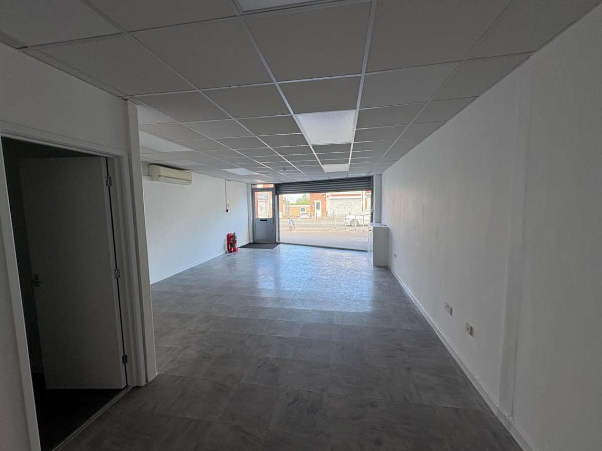 Retail/Shop in Southampton - photo 2