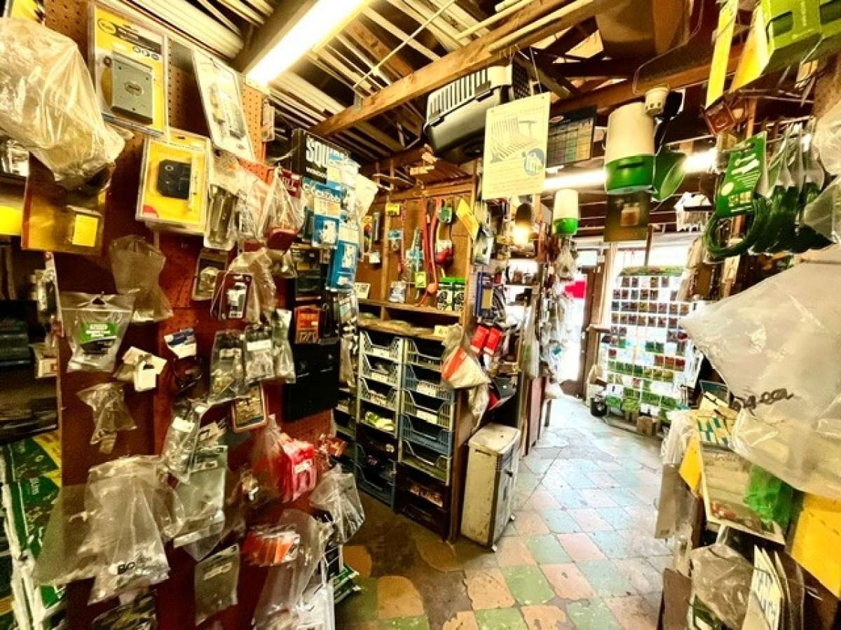 Retail/Shop in Plymouth - photo 4