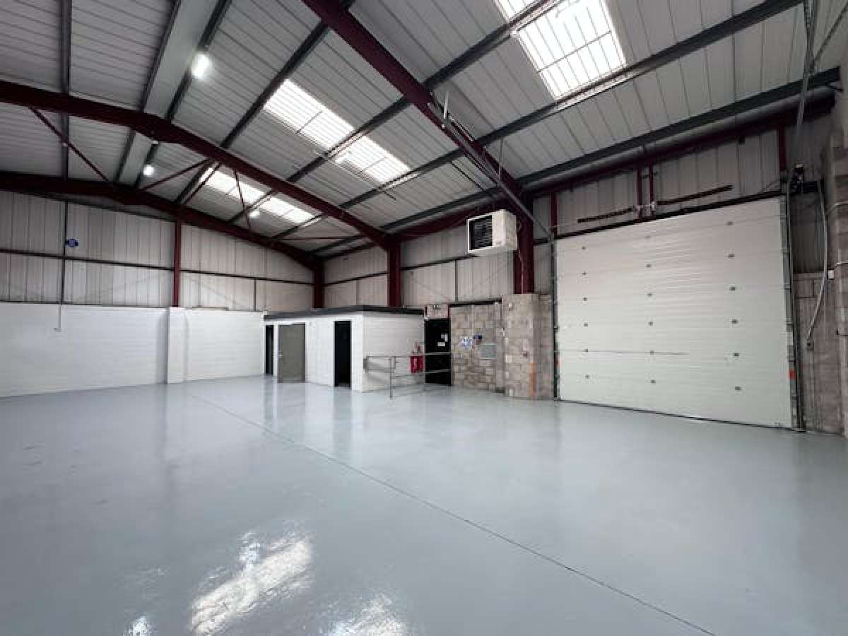 Retail/Shop in Oldbury - photo 2
