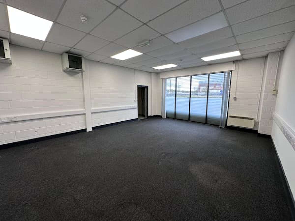 Retail/Shop in Oldbury - photo 4