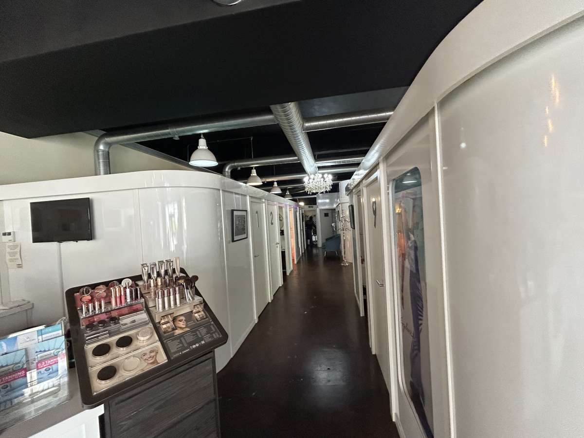 Retail/Shop in Cobham - photo 2
