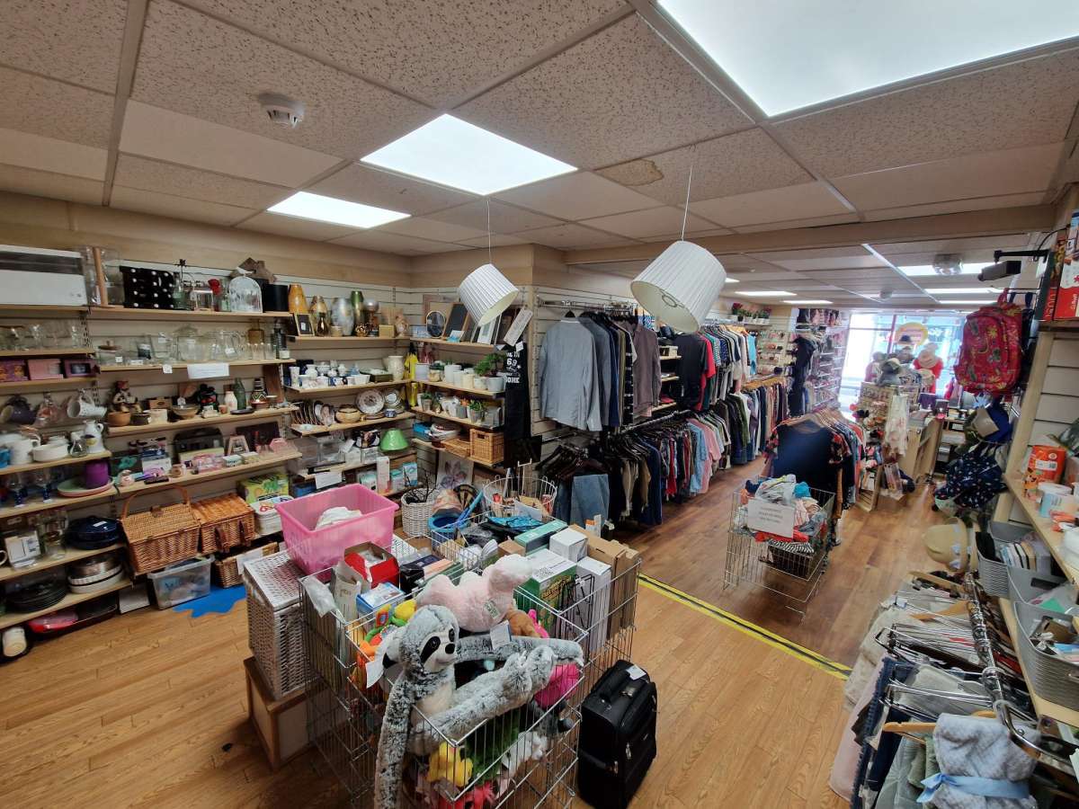 Retail/Shop To Let, Ashbourne