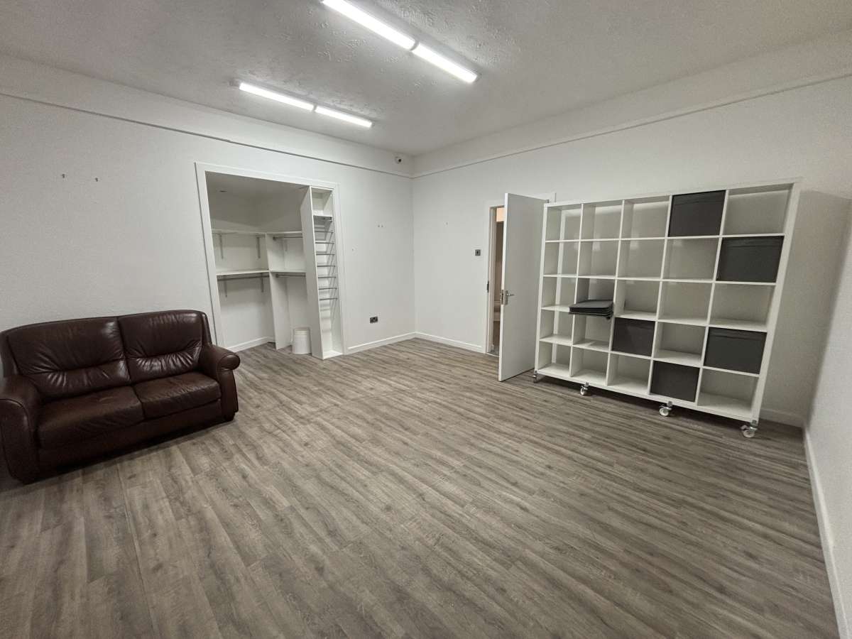 Retail/Shop in Kilmarnock - photo 3