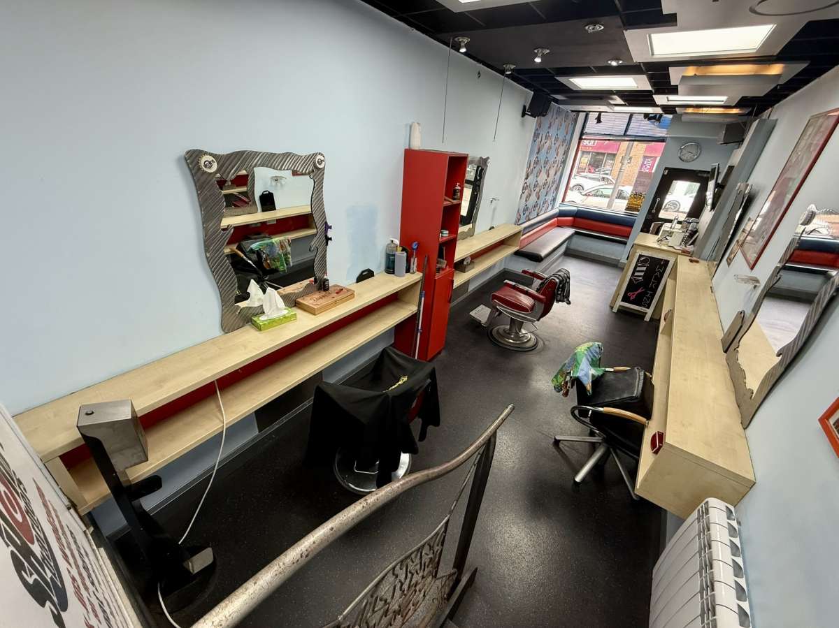 Retail/Shop in Hinckley - photo 2