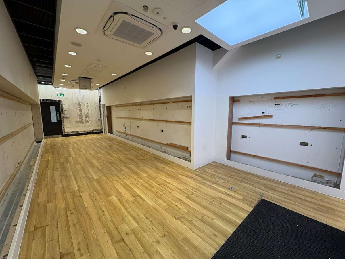 Retail/Shop in Bournemouth - photo 3