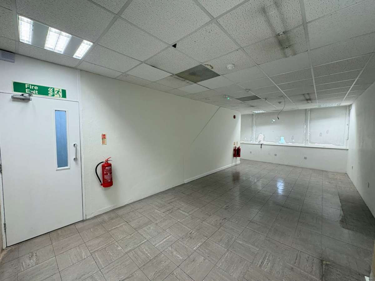 Retail/Shop in Bournemouth - photo 4