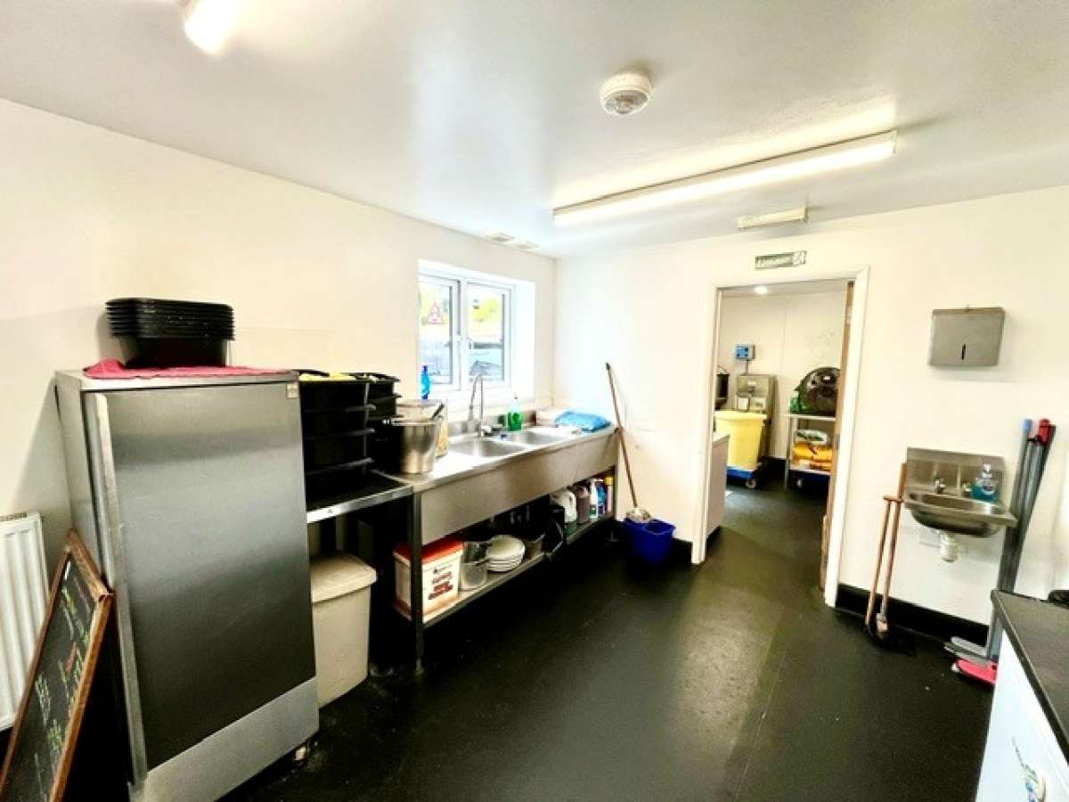 Retail/Shop in Plymouth - photo 4