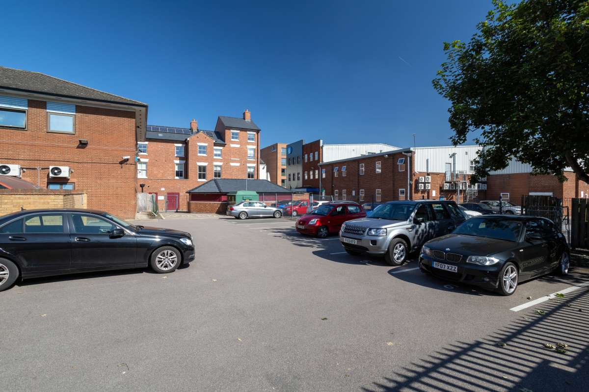 Retail/Shop in Lincoln - photo 3