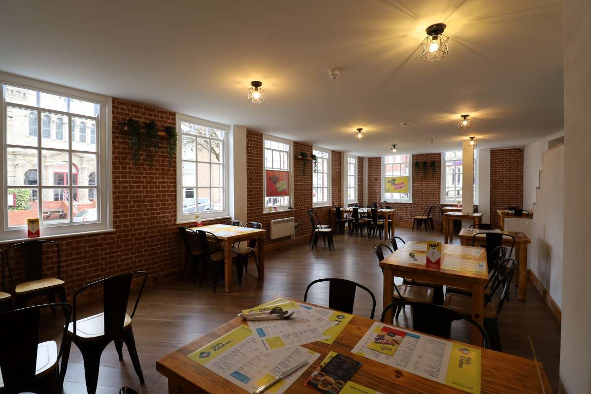 Retail/Shop in Hinckley - photo 3