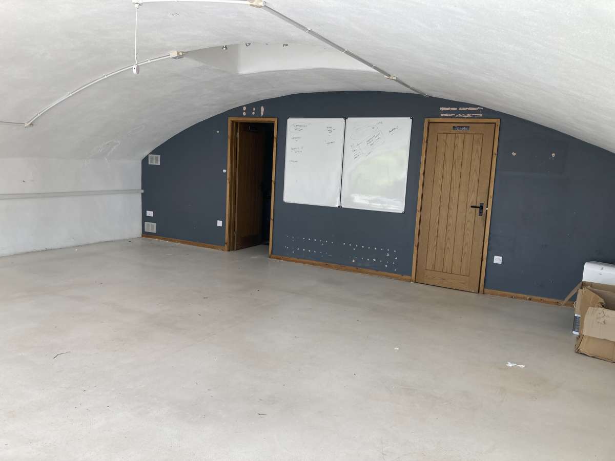 Retail/Shop in Sheffield - photo 3